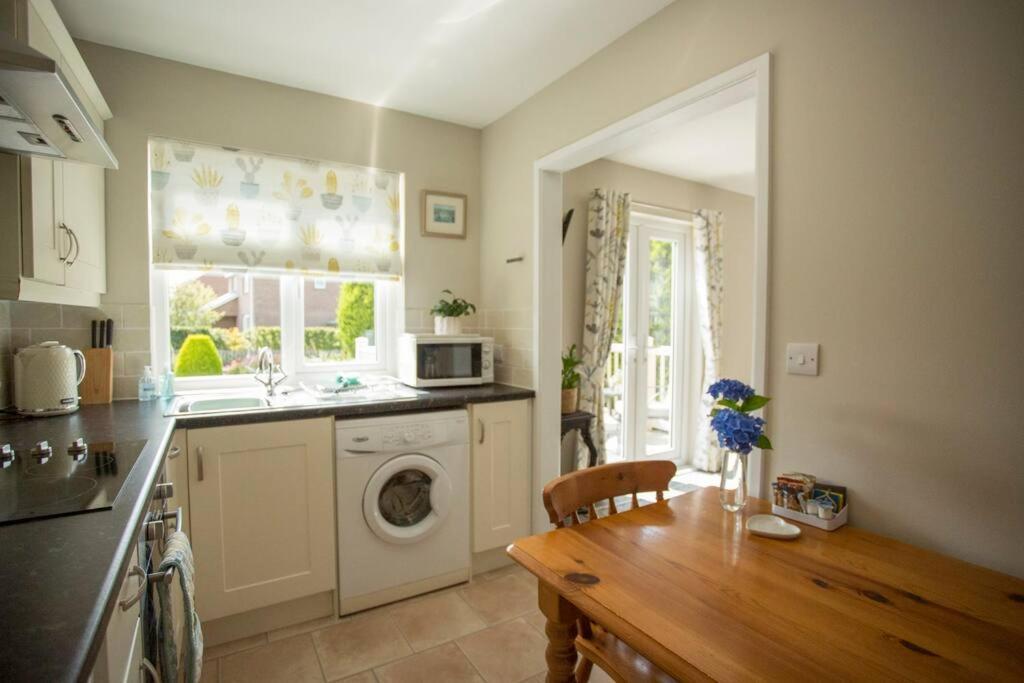 Pant-Y-Celyn Studio Apartment Aberaeron Exteriör bild
